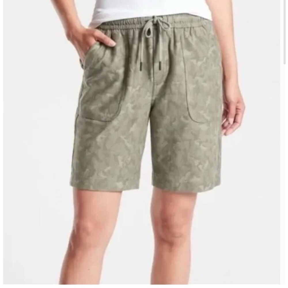 ATHLETA Farallon Stratum Camo Bermuda Knit Shorts in Laurel Olive // 2